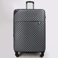 Чемодан Тройка 666-16 міцність та зручність у кожній подорожі